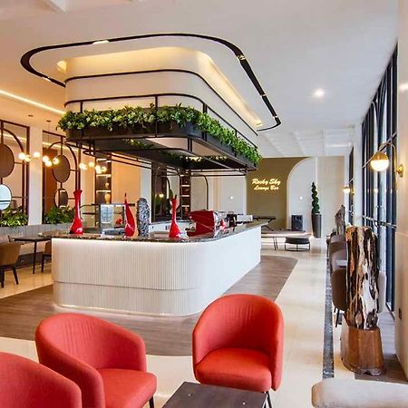 Grand Rocky Hotel Bukittinggi Buitenkant foto