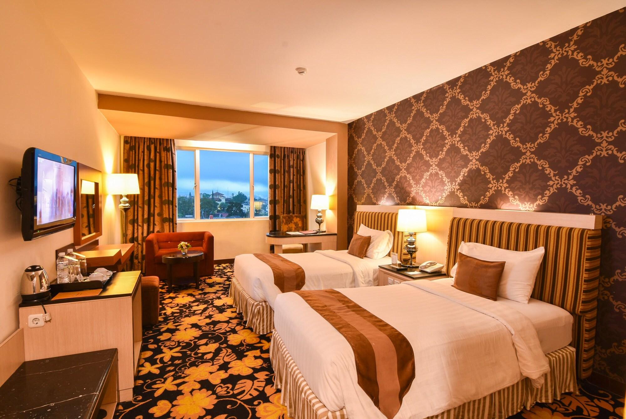 Grand Rocky Hotel Bukittinggi Buitenkant foto