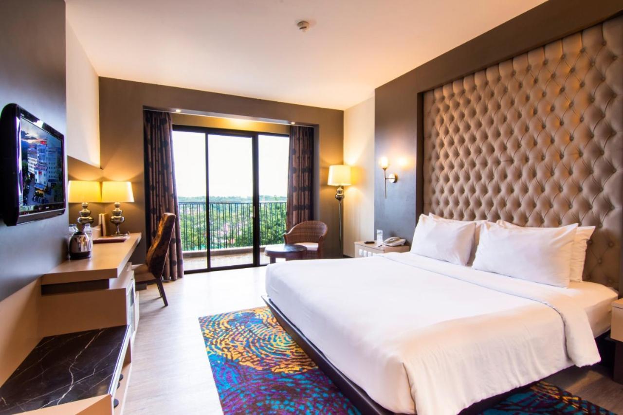 Grand Rocky Hotel Bukittinggi Buitenkant foto