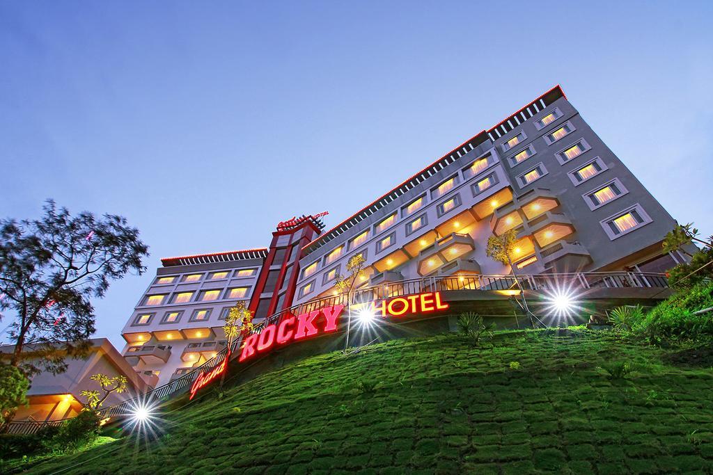 Grand Rocky Hotel Bukittinggi Buitenkant foto