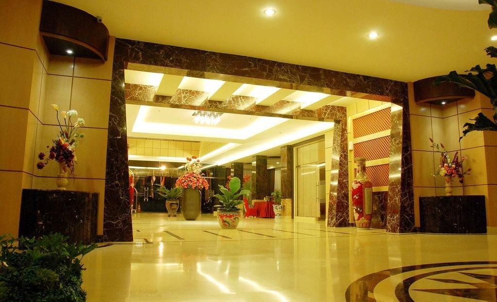 Grand Rocky Hotel Bukittinggi Buitenkant foto