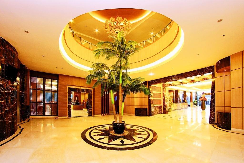 Grand Rocky Hotel Bukittinggi Buitenkant foto