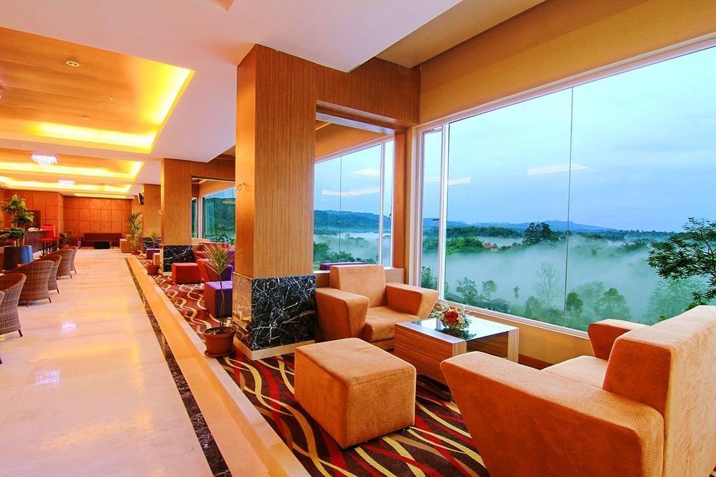 Grand Rocky Hotel Bukittinggi Buitenkant foto