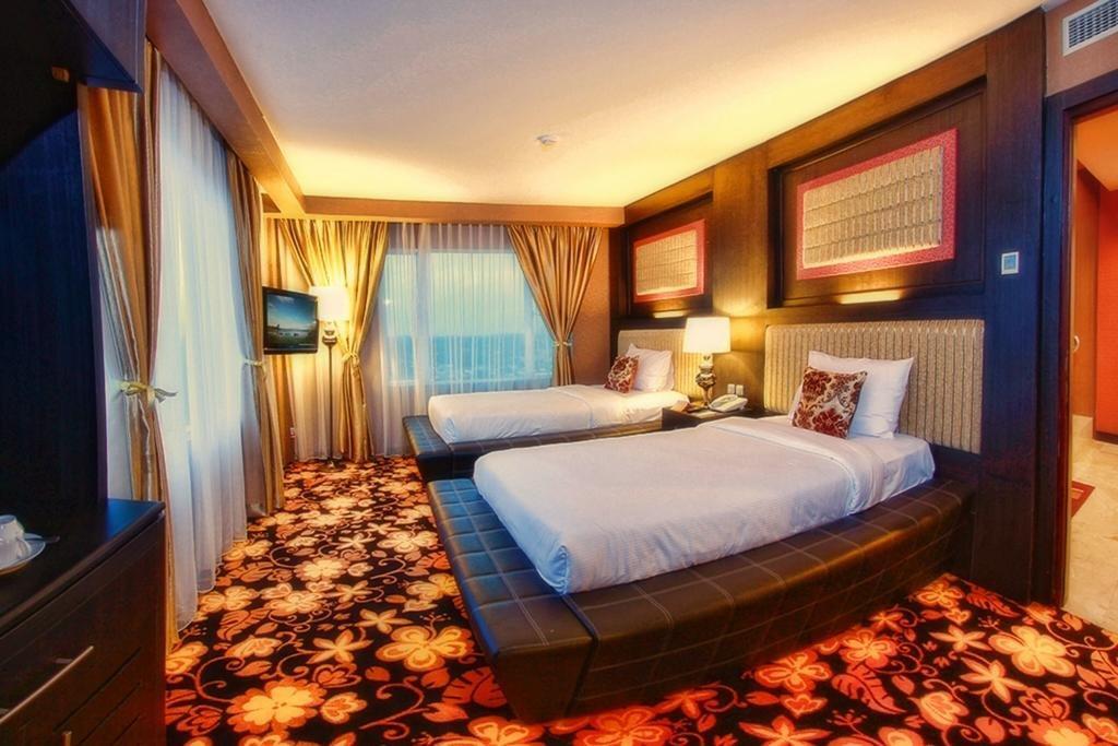 Grand Rocky Hotel Bukittinggi Buitenkant foto