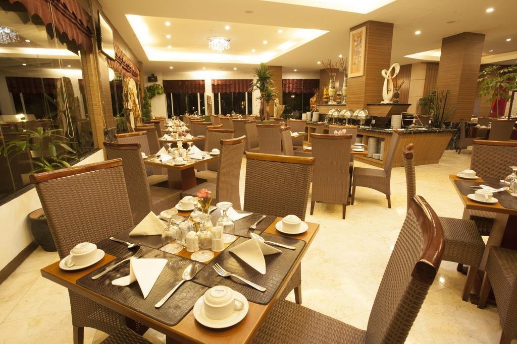Grand Rocky Hotel Bukittinggi Buitenkant foto