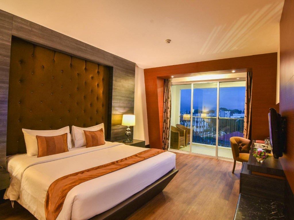 Grand Rocky Hotel Bukittinggi Buitenkant foto