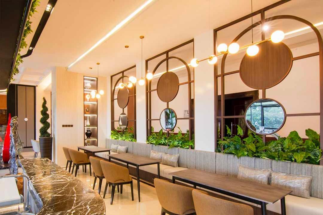 Grand Rocky Hotel Bukittinggi Buitenkant foto