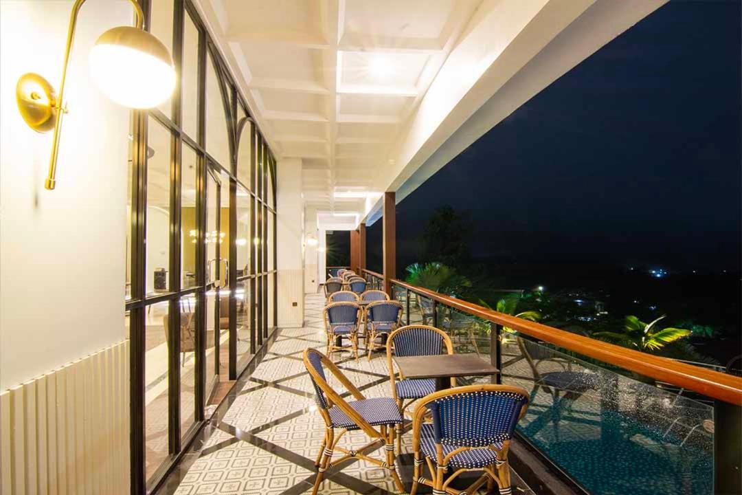Grand Rocky Hotel Bukittinggi Buitenkant foto