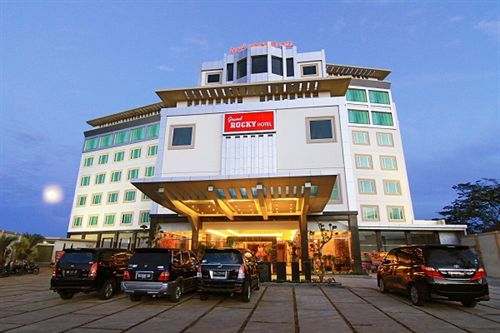 Grand Rocky Hotel Bukittinggi Buitenkant foto