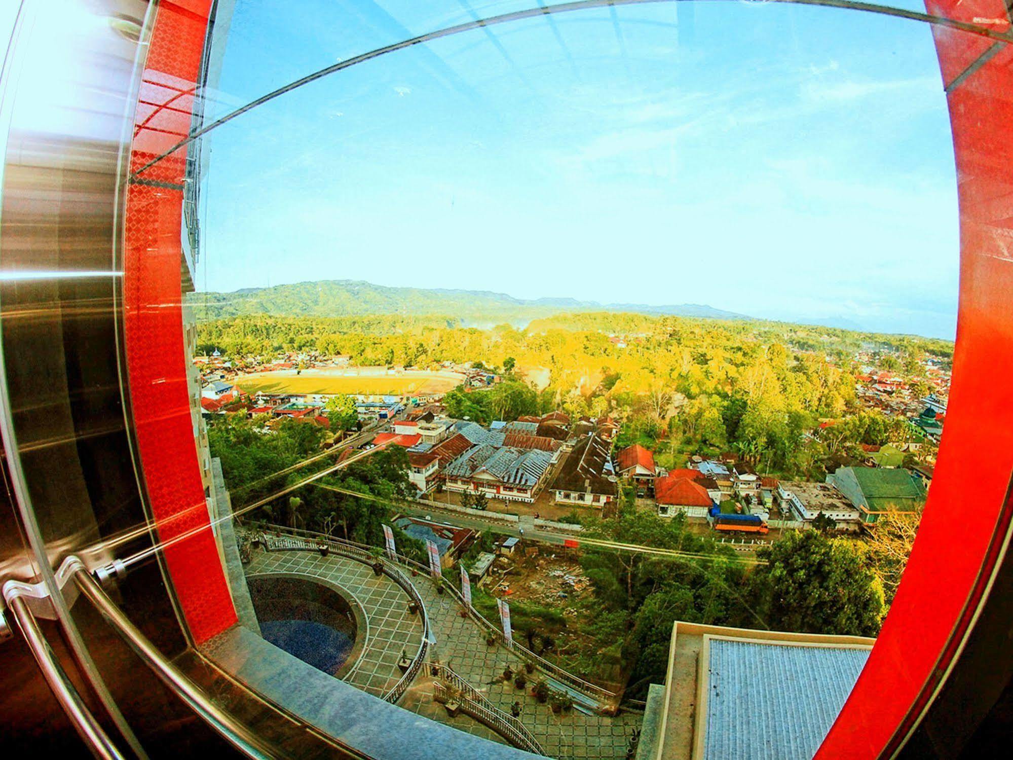Grand Rocky Hotel Bukittinggi Buitenkant foto