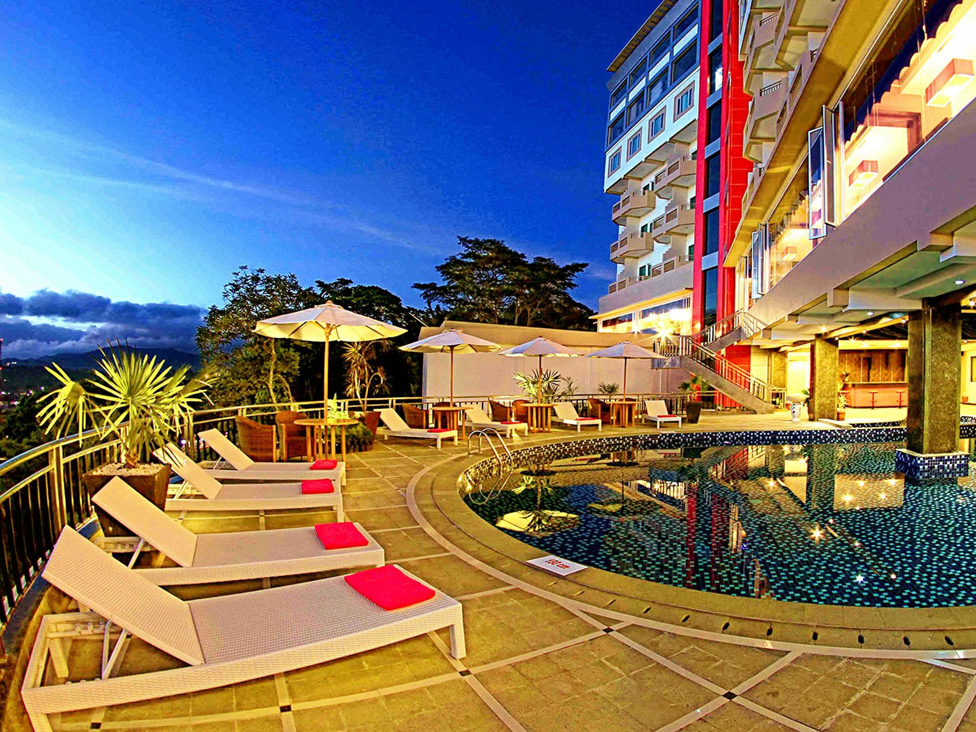 Grand Rocky Hotel Bukittinggi Buitenkant foto