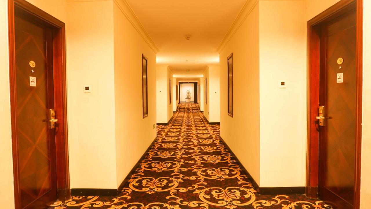 Grand Rocky Hotel Bukittinggi Buitenkant foto