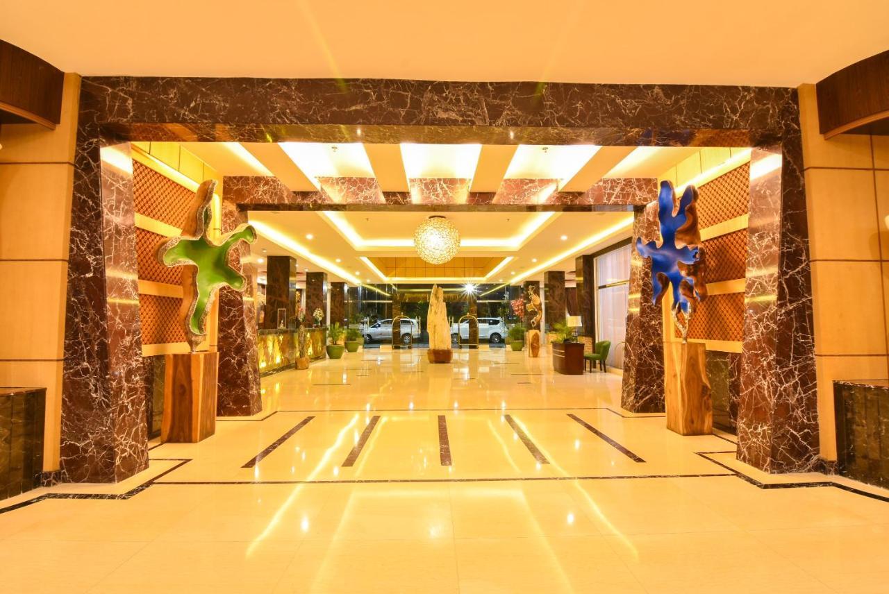 Grand Rocky Hotel Bukittinggi Buitenkant foto