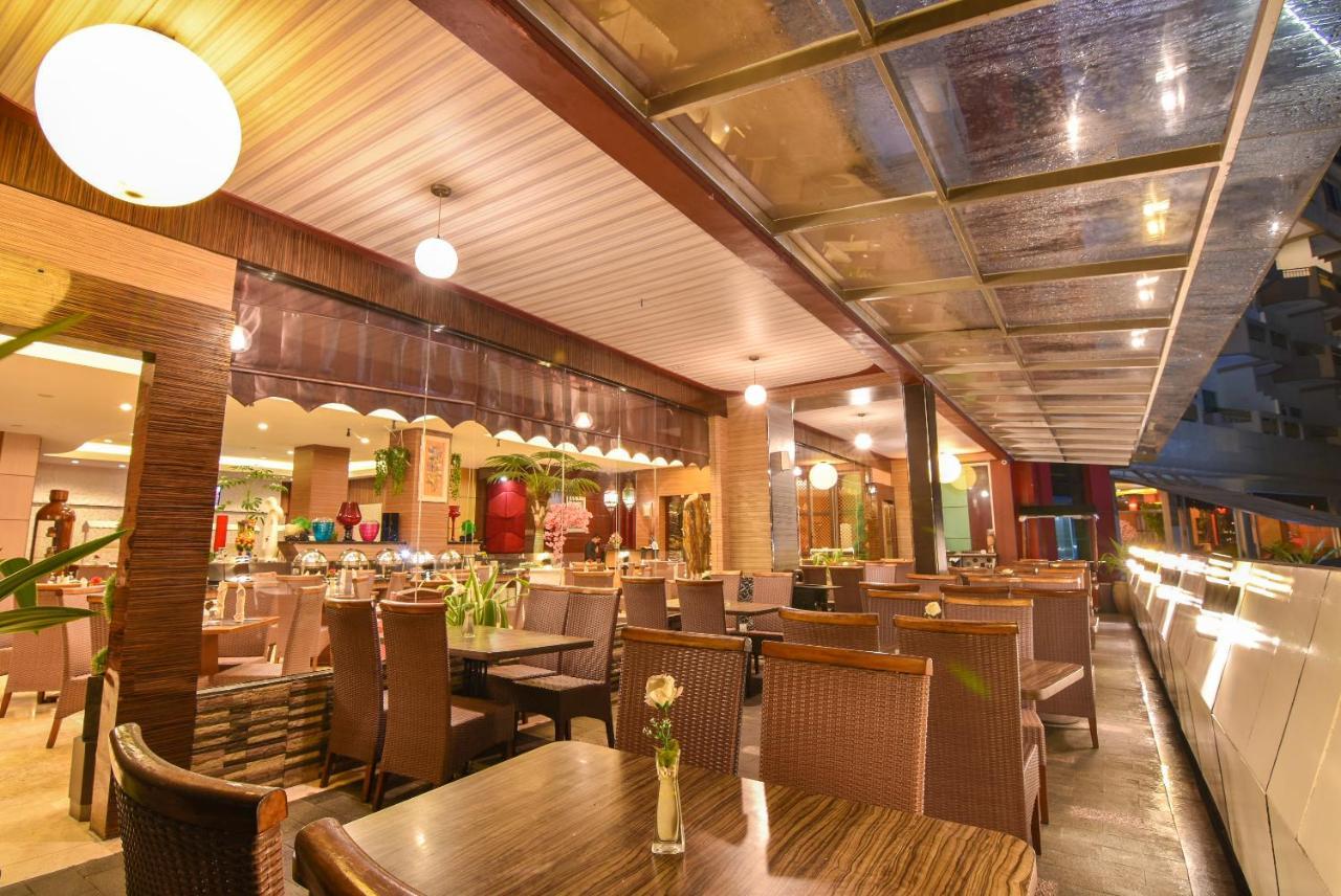 Grand Rocky Hotel Bukittinggi Buitenkant foto