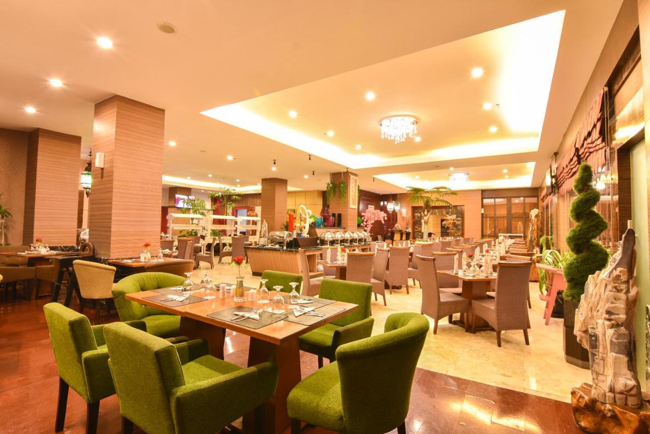 Grand Rocky Hotel Bukittinggi Buitenkant foto