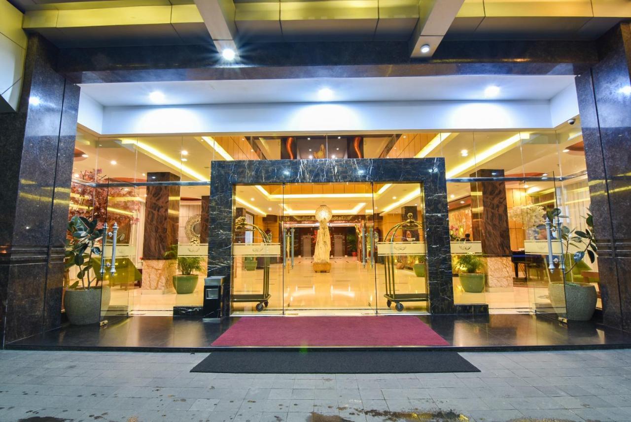 Grand Rocky Hotel Bukittinggi Buitenkant foto