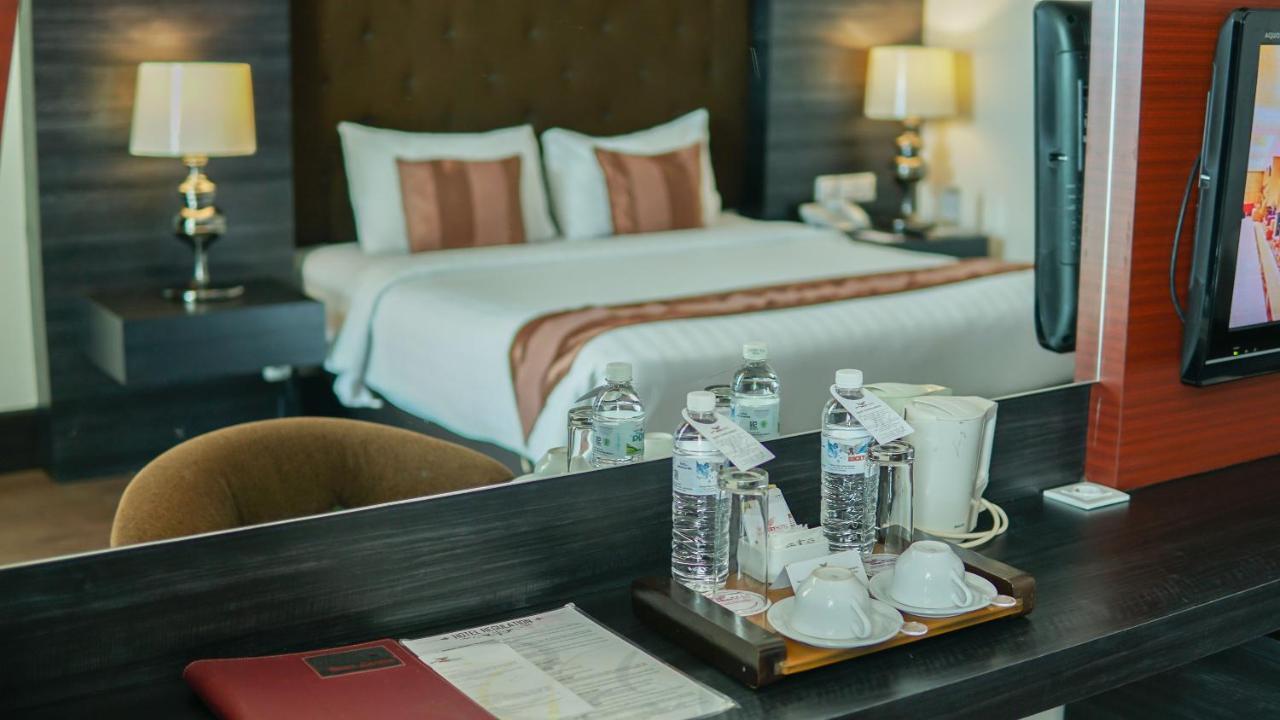 Grand Rocky Hotel Bukittinggi Buitenkant foto