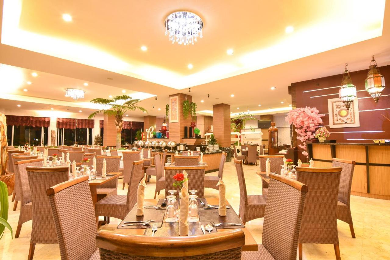 Grand Rocky Hotel Bukittinggi Buitenkant foto